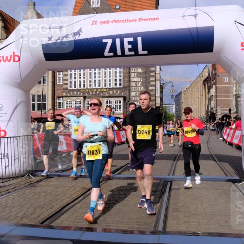 13.09.2026 - 21. swb-Marathon Bremen Tim E. http://msf.ph/oto/10337784 13.09.2026 11:08:22 Ziel 10135, 10139, 10404, 10493, 10660, 10767, 10793, 10859, 11032, 11044, 11263, 11378, 11404, 11659, 11831, 11833, 11958, 12031, 12066, 12160, 12248, 12384, 12389 meine-sportfotos.de