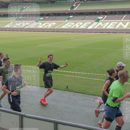 13.09.2026 - 21. swb-Marathon Bremen Michael Burmester http://msf.ph/oto/10337800 13.09.2026 13:14:57 Laufen im Stadion 143, 263, 266, 300, 414, 460, 600, 631, 768, 956, 1008, 1047, 1392, 1408, 1573, 1596, 1818, 1819, 1874, 2024, 2035, 2079, 2233, 2235, 2314, 2359, 2385, 2386, 2387, 2412, 2457, 2466, 2484, 2494, 2521, 2540, 2564, 2667, 2690, 2691, 2693, 2737, 2760, 2783, 2829, 2838, 2859, 2861, 2865, 2874, 2887, 2958, 2972, 2978, 3075, 3111, 3157, 3165, 3185, 3209, 3265, 3304, 3355, 3378, 3382, 3405, 3428, 3653, 3661, 3670, 3680, 3829, 3847, 4034, 4080, 4511 meine-sportfotos.de
