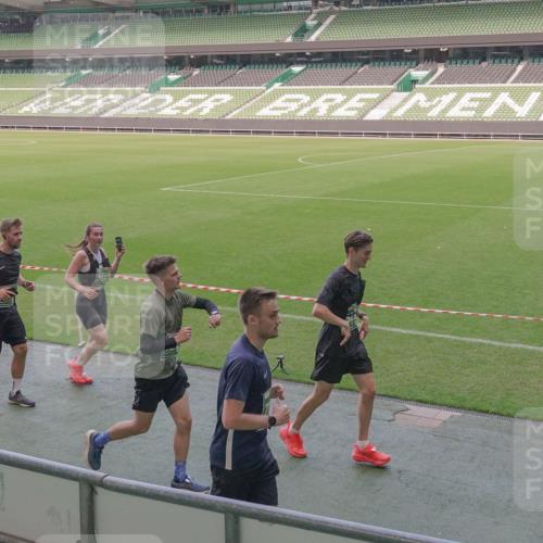 13.09.2026 - 21. swb-Marathon Bremen Michael Burmester http://msf.ph/oto/10337803 13.09.2026 13:14:58 Laufen im Stadion 143, 263, 266, 300, 414, 460, 600, 631, 768, 956, 1008, 1047, 1392, 1408, 1573, 1596, 1818, 1819, 1874, 2024, 2035, 2079, 2233, 2235, 2314, 2359, 2385, 2386, 2387, 2412, 2457, 2466, 2484, 2494, 2521, 2540, 2564, 2667, 2690, 2691, 2693, 2737, 2760, 2783, 2829, 2838, 2859, 2861, 2865, 2874, 2887, 2958, 2972, 2978, 3075, 3111, 3157, 3165, 3185, 3209, 3265, 3304, 3355, 3378, 3382, 3405, 3428, 3653, 3661, 3670, 3680, 3829, 3847, 4034, 4080, 4511 meine-sportfotos.de