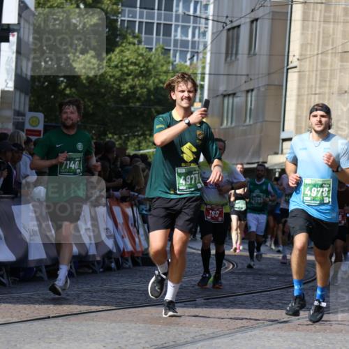13.09.2026 - 21. swb-Marathon Bremen Strokosch-Dieckow http://msf.ph/oto/10338029 13.09.2026 13:19:29 Ziel 189, 666, 1599, 2007, 2390, 2423, 2535, 3508, 4819, 4857, 5172, 6008, 6137, 6310, 6633, 7154, 7647, 7686, 7754, 9512, 9552, 9805, 13184, 161, 461, 926, 1010, 1232, 1281, 1468, 1535, 1642, 2906, 4977, 4978, 7037, 7140, 7655, 8185, 9984, 13163 meine-sportfotos.de