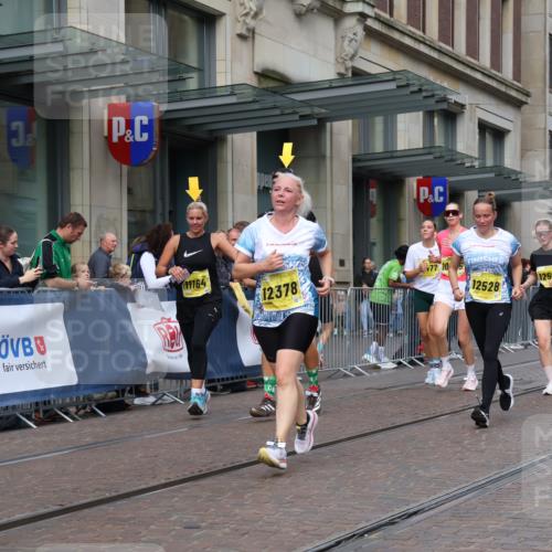 13.09.2026 - 21. swb-Marathon Bremen Strokosch-Dieckow http://msf.ph/oto/10338082 13.09.2026 11:05:42 Ziel 10018, 10204, 10305, 10375, 10382, 10619, 10662, 11029, 11132, 11156, 11164, 11460, 11477, 11674, 11775, 11786, 12186, 12378, 12486, 12523, 12528, 12773, 10168, 10186, 10238, 10259, 10260, 10432, 10457, 10717, 10864, 11024, 11146, 11314, 11334, 11387, 11394, 11520, 11521, 11571, 11572, 11724, 11791, 11892, 11947, 12055, 12156, 12251, 12273, 12330, 12362, 12501, 12773 meine-sportfotos.de