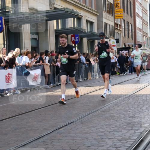 13.09.2026 - 21. swb-Marathon Bremen Strokosch-Dieckow http://msf.ph/oto/10338116 13.09.2026 13:26:09 Ziel 1368, 1649, 2434, 2658, 2779, 3526, 3603, 3983, 4077, 4723, 5747, 5934, 5992, 6230, 6548, 6639, 7626, 8817, 9260, 13195, 1163, 1647, 1896, 2033, 2062, 2666, 2708, 2987, 3248, 3516, 4067, 4476, 4723, 4724, 5013, 5558, 5622, 5701, 5854, 5906, 6135, 6605, 6886, 7638, 7780, 8271, 8361, 8592, 8635, 9266, 9794 meine-sportfotos.de