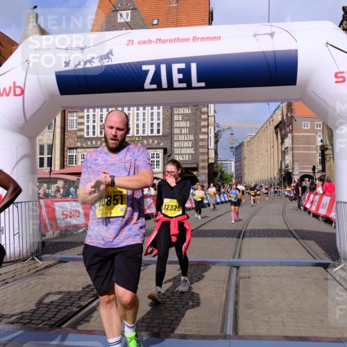 13.09.2026 - 21. swb-Marathon Bremen Tim E. http://msf.ph/oto/10338221 13.09.2026 11:08:34 Ziel 10135, 10188, 10404, 10493, 10767, 10793, 10851, 10859, 11032, 11124, 11263, 11509, 11659, 12073, 12160, 12164, 12315, 12325, 12384, 12389 meine-sportfotos.de