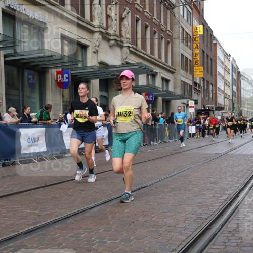 13.09.2026 - 21. swb-Marathon Bremen Strokosch-Dieckow http://msf.ph/oto/10338367 13.09.2026 11:05:52 Ziel 10204, 10375, 10376, 10619, 10662, 10681, 10682, 11029, 11132, 11156, 11340, 11374, 11432, 11460, 11674, 11690, 11775, 11786, 11849, 12186, 12479, 12486, 10018, 10168, 10238, 10259, 10260, 10305, 10382, 10457, 10619, 10864, 11024, 11132, 11164, 11477, 11520, 11724, 11791, 11892, 11947, 12156, 12186, 12273, 12330, 12362, 12378, 12501, 12523, 12528, 12773 meine-sportfotos.de