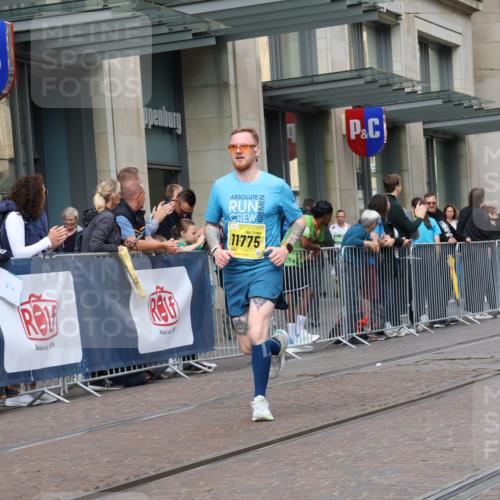 13.09.2026 - 21. swb-Marathon Bremen Strokosch-Dieckow http://msf.ph/oto/10338449 13.09.2026 11:05:54 Ziel 10204, 10375, 10376, 10662, 10681, 10682, 11029, 11156, 11340, 11374, 11432, 11460, 11674, 11690, 11729, 11775, 11786, 11849, 12479, 12486, 10018, 10168, 10238, 10259, 10260, 10305, 10382, 10457, 10619, 10864, 11024, 11132, 11164, 11477, 11520, 11791, 11892, 11947, 12156, 12186, 12362, 12378, 12501, 12523, 12528, 12773 meine-sportfotos.de