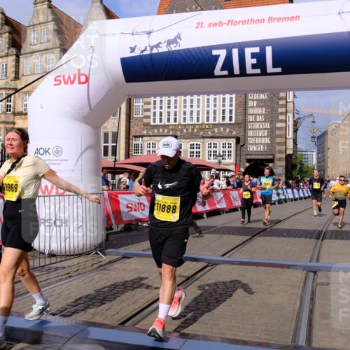 13.09.2026 - 21. swb-Marathon Bremen Tim E. http://msf.ph/oto/10338477 13.09.2026 11:08:46 Ziel 10229, 11065, 11124, 11509, 11560, 11561, 11678, 11888, 11968, 12073, 12162, 12164, 12315, 12410, 12516 meine-sportfotos.de
