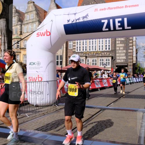 13.09.2026 - 21. swb-Marathon Bremen Tim E. http://msf.ph/oto/10338499 13.09.2026 11:08:47 Ziel 10229, 11065, 11124, 11509, 11560, 11561, 11678, 11834, 11888, 11968, 12073, 12162, 12164, 12315, 12410, 12516 meine-sportfotos.de