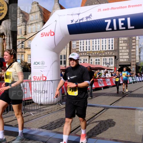 13.09.2026 - 21. swb-Marathon Bremen Tim E. http://msf.ph/oto/10338511 13.09.2026 11:08:47 Ziel 10229, 11065, 11124, 11509, 11560, 11561, 11678, 11834, 11888, 11968, 12073, 12162, 12164, 12315, 12410, 12516 meine-sportfotos.de
