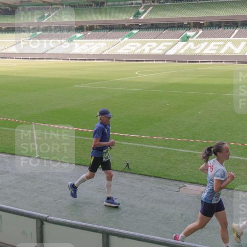 13.09.2026 - 21. swb-Marathon Bremen Michael Burmester http://msf.ph/oto/10338549 13.09.2026 13:16:33 Laufen im Stadion 134, 143, 153, 231, 263, 267, 271, 449, 588, 598, 612, 653, 990, 1057, 1185, 1312, 1465, 1539, 1813, 1825, 1874, 1987, 2013, 2067, 2218, 2235, 2259, 2351, 2359, 2363, 2381, 2385, 2386, 2468, 2532, 2550, 2562, 2579, 2586, 2655, 2664, 2667, 2678, 2698, 2760, 2778, 2783, 2797, 2799, 2821, 2846, 2859, 2874, 2958, 2974, 2996, 3001, 3075, 3104, 3133, 3157, 3165, 3185, 3195, 3213, 3237, 3265, 3314, 3331, 3366, 3382, 3387, 3479, 3486, 3501, 3506, 3512, 3829 meine-sportfotos.de
