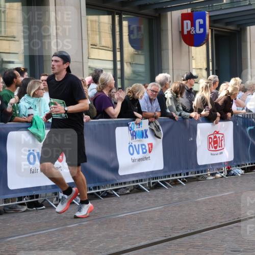 13.09.2026 - 21. swb-Marathon Bremen Strokosch-Dieckow http://msf.ph/oto/10338582 13.09.2026 13:26:25 Ziel 531, 1368, 2779, 3076, 3302, 3510, 3526, 3852, 3893, 4077, 4441, 4598, 4919, 5054, 5937, 5943, 6289, 6314, 6375, 6455, 6548, 6580, 7246, 7317, 8112, 8303, 9260, 9551, 13097, 1649, 1896, 2434, 2658, 2666, 3603, 3983, 4723, 4724, 5747, 5854, 5906, 5934, 5992, 6230, 6639, 6886, 7626, 8635, 8817, 13195 meine-sportfotos.de