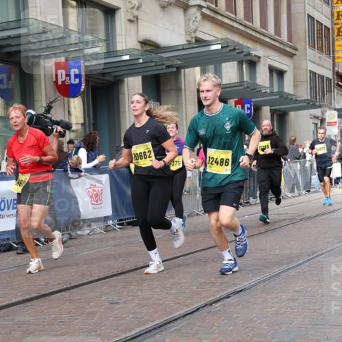 13.09.2026 - 21. swb-Marathon Bremen Strokosch-Dieckow http://msf.ph/oto/10338650 13.09.2026 11:06:00 Ziel 10375, 10376, 10681, 10682, 10852, 10853, 11028, 11029, 11340, 11374, 11432, 11460, 11674, 11690, 11729, 11786, 11849, 12217, 12479, 10018, 10168, 10204, 10238, 10305, 10382, 10457, 10619, 10662, 11024, 11132, 11156, 11164, 11477, 11775, 12156, 12186, 12378, 12486, 12523, 12528, 12773 meine-sportfotos.de
