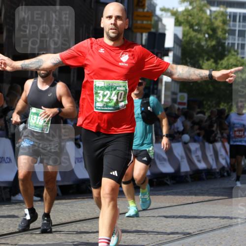 13.09.2026 - 21. swb-Marathon Bremen Strokosch-Dieckow http://msf.ph/oto/10338794 13.09.2026 13:19:54 Ziel 161, 461, 926, 1010, 1232, 1281, 1468, 1535, 1642, 2906, 4319, 4455, 4977, 4978, 7037, 7140, 7268, 7945, 8153, 8185, 9984, 13163, 205, 431, 495, 511, 655, 1058, 1252, 1390, 1537, 1931, 1972, 2343, 2807, 2903, 3690, 4287, 5340, 5389, 5813, 5837, 6663, 7341, 7404, 7531, 9756, 13192 meine-sportfotos.de