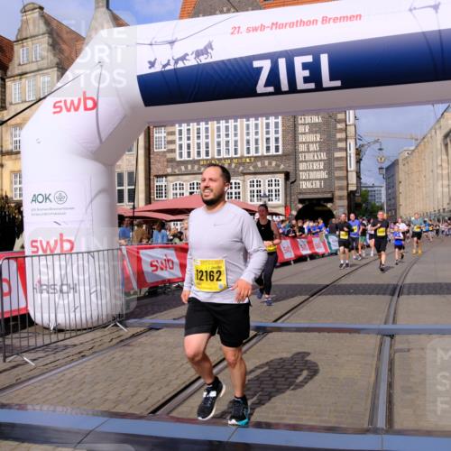 13.09.2026 - 21. swb-Marathon Bremen Tim E. http://msf.ph/oto/10338801 13.09.2026 11:08:54 Ziel 10229, 10399, 10609, 11065, 11358, 11421, 11560, 11561, 11678, 11710, 11718, 11834, 11888, 11968, 12162, 12164, 12410, 12516 meine-sportfotos.de