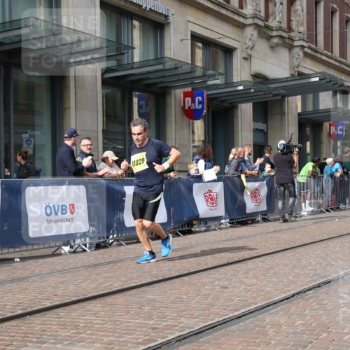 13.09.2026 - 21. swb-Marathon Bremen Strokosch-Dieckow http://msf.ph/oto/10338814 13.09.2026 11:06:04 Ziel 10375, 10376, 10681, 10682, 10852, 10853, 11028, 11029, 11240, 11340, 11374, 11432, 11460, 11674, 11690, 11729, 11786, 11849, 12217, 12479, 12485, 10018, 10168, 10204, 10305, 10375, 10382, 10619, 10662, 11024, 11132, 11156, 11164, 11477, 11674, 11775, 11786, 12186, 12378, 12486, 12523, 12528, 12773 meine-sportfotos.de