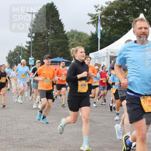13.09.2026 - Kiel Lauf Andreas Tolksdorf http://msf.ph/oto/10338894 13.09.2026 09:55:24 Kiellinie 1147, 11888, 1192, 9420, 8896, 11867 meine-sportfotos.de