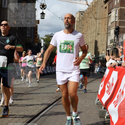 13.09.2026 - 21. swb-Marathon Bremen Strokosch-Dieckow http://msf.ph/oto/10338915 13.09.2026 13:31:44 Ziel 922, 1600, 1627, 2244, 2602, 2707, 3152, 3343, 3392, 3396, 3579, 3762, 3859, 4258, 4477, 4889, 5375, 5504, 5673, 5720, 5765, 5979, 6039, 6147, 6619, 6968, 6971, 7001, 7296, 7812, 8035, 8239, 8339, 8342, 8522, 8726, 9147, 9155, 9337, 9822, 13066, 578, 846, 3205, 3244, 3278, 3946, 3989, 4030, 4979, 4998, 5158, 5325, 5363, 5899, 6354, 7242, 7790, 7964, 8048, 8078, 8247, 8610, 8970, 9016, 9188, 9785 meine-sportfotos.de