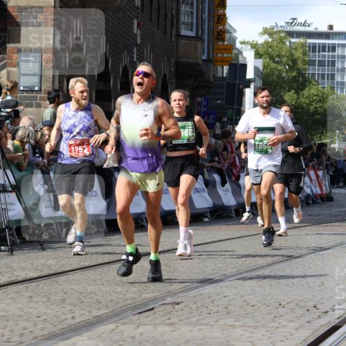 13.09.2026 - 21. swb-Marathon Bremen Strokosch-Dieckow http://msf.ph/oto/10338924 13.09.2026 13:26:03 Ziel 150, 191, 1458, 1647, 1752, 2033, 2421, 2781, 2987, 3124, 3186, 3722, 3806, 4161, 4411, 4439, 4717, 4842, 4927, 5013, 5139, 5622, 5703, 8271, 8545, 8597, 8890, 9440, 9506, 1896, 2666, 3983, 4723, 4724, 5854, 5906, 5934, 6886, 8635 meine-sportfotos.de