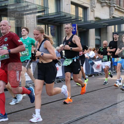 13.09.2026 - 21. swb-Marathon Bremen Strokosch-Dieckow http://msf.ph/oto/10338993 13.09.2026 13:26:35 Ziel 531, 946, 2089, 3076, 3302, 3510, 3527, 3852, 3893, 4327, 4397, 4441, 4563, 4598, 4919, 5054, 5689, 5937, 5943, 6289, 6314, 6375, 6455, 6580, 7027, 7246, 7317, 8112, 8303, 9150, 9511, 9551, 9854, 9878, 13097, 1368, 1649, 2434, 2658, 2779, 3526, 3603, 3983, 4077, 5747, 5934, 5992, 6230, 6548, 6639, 7626, 8817, 9260, 13195 meine-sportfotos.de
