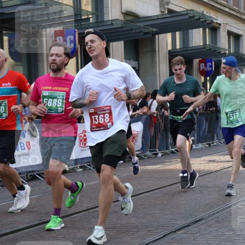 13.09.2026 - 21. swb-Marathon Bremen Strokosch-Dieckow http://msf.ph/oto/10339117 13.09.2026 13:26:39 Ziel 531, 946, 1493, 1494, 2089, 2454, 3076, 3302, 3510, 3527, 3893, 4121, 4327, 4397, 4441, 4563, 4598, 4919, 5054, 5689, 5937, 5943, 6314, 6455, 6580, 7027, 7072, 7246, 7317, 8112, 8303, 9150, 9511, 9551, 9854, 9878, 13097, 1368, 1649, 2434, 2658, 2779, 3526, 3603, 3852, 4077, 4598, 5747, 5992, 6230, 6289, 6375, 6548, 6639, 7626, 8817, 9260, 13195 meine-sportfotos.de