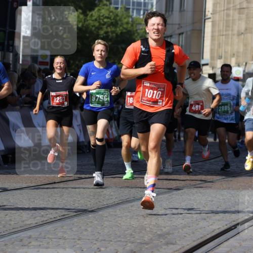 13.09.2026 - 21. swb-Marathon Bremen Strokosch-Dieckow http://msf.ph/oto/10339159 13.09.2026 13:20:04 Ziel 161, 411, 461, 926, 1010, 1053, 1232, 1281, 1468, 1535, 1642, 2870, 2906, 3319, 3411, 3966, 4101, 4479, 4480, 4977, 4978, 7037, 7140, 7655, 8185, 8263, 9082, 9359, 9984, 13163, 655, 1058, 1537, 1750, 1931, 2122, 2885, 2903, 3685, 3690, 5583, 6901, 7018, 7341, 7531, 7664, 9518, 9756 meine-sportfotos.de