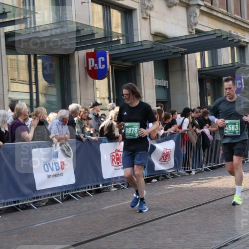 13.09.2026 - 21. swb-Marathon Bremen Strokosch-Dieckow http://msf.ph/oto/10339200 13.09.2026 13:26:43 Ziel 531, 946, 1493, 1494, 2089, 2454, 3076, 3302, 3510, 3527, 4121, 4327, 4397, 4441, 4563, 4919, 5054, 5689, 5937, 5943, 6314, 6455, 6580, 6776, 7027, 7072, 7246, 7317, 7849, 8219, 8303, 9150, 9511, 9551, 9854, 9878, 13097, 1368, 1649, 2779, 3526, 3603, 3852, 3893, 4077, 4598, 5054, 5747, 5992, 6289, 6375, 6548, 7626, 8112, 9260, 13097, 13195 meine-sportfotos.de