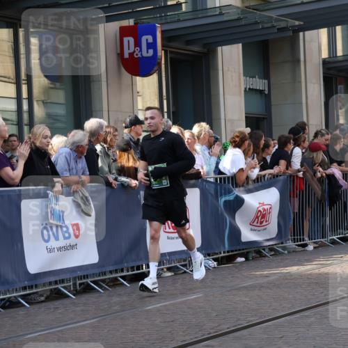 13.09.2026 - 21. swb-Marathon Bremen Strokosch-Dieckow http://msf.ph/oto/10339306 13.09.2026 13:26:47 Ziel 531, 946, 1493, 1494, 2089, 2454, 3076, 3273, 3302, 3510, 3527, 4121, 4327, 4397, 4558, 4563, 5689, 5943, 6455, 6776, 7027, 7072, 7246, 7317, 7849, 8219, 8303, 9150, 9159, 9343, 9511, 9854, 9878, 10112, 10113, 1368, 2779, 3526, 3852, 3893, 4077, 4441, 4598, 4919, 5054, 5937, 6289, 6314, 6375, 6548, 6580, 8112, 9260, 9551, 13097 meine-sportfotos.de