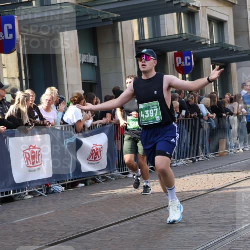 13.09.2026 - 21. swb-Marathon Bremen Strokosch-Dieckow http://msf.ph/oto/10339331 13.09.2026 13:26:48 Ziel 531, 946, 1493, 1494, 2089, 2454, 3076, 3273, 3302, 3510, 3527, 4121, 4327, 4397, 4558, 4563, 5689, 5943, 6455, 6776, 7027, 7072, 7246, 7317, 7849, 8219, 8303, 9150, 9159, 9343, 9511, 9854, 9878, 10112, 10113, 1368, 2779, 3526, 3852, 3893, 4077, 4441, 4598, 4919, 5054, 5937, 6289, 6314, 6375, 6548, 6580, 8112, 8303, 9260, 9551, 13097 meine-sportfotos.de