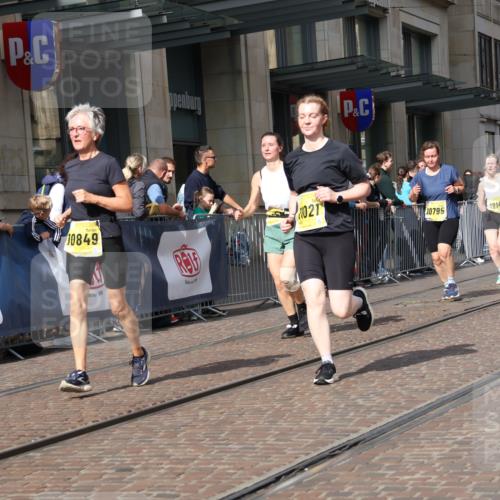 13.09.2026 - 21. swb-Marathon Bremen Strokosch-Dieckow http://msf.ph/oto/10339383 13.09.2026 11:06:27 Ziel 10323, 10378, 10654, 10663, 10795, 10849, 10989, 11021, 11066, 11240, 11370, 12124, 12146, 12219, 12249, 10375, 10376, 10681, 10682, 10852, 10853, 11028, 11029, 11340, 11374, 11432, 11460, 11674, 11690, 11729, 11786, 11849, 12217, 12479, 12485 meine-sportfotos.de