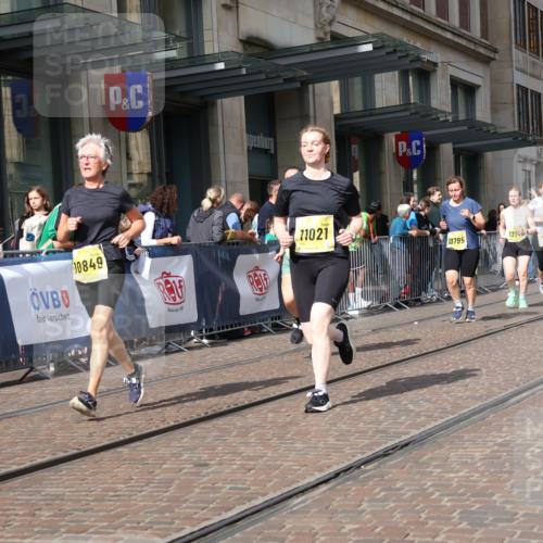 13.09.2026 - 21. swb-Marathon Bremen Strokosch-Dieckow http://msf.ph/oto/10339395 13.09.2026 11:06:27 Ziel 10323, 10378, 10654, 10663, 10795, 10849, 10989, 11021, 11066, 11240, 11370, 12124, 12146, 12219, 12249, 10375, 10376, 10681, 10682, 10852, 10853, 11028, 11029, 11340, 11374, 11432, 11460, 11674, 11690, 11729, 11786, 11849, 12217, 12479, 12485 meine-sportfotos.de