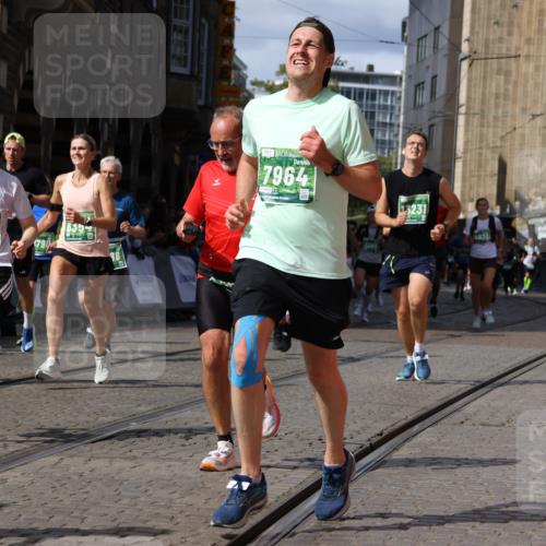 13.09.2026 - 21. swb-Marathon Bremen Strokosch-Dieckow http://msf.ph/oto/10339463 13.09.2026 13:31:46 Ziel 922, 1600, 1627, 2244, 2602, 2707, 3152, 3343, 3392, 3396, 3579, 3859, 4258, 4273, 4477, 4692, 4889, 5375, 5504, 5720, 5765, 5979, 6039, 6147, 6581, 6968, 6971, 7001, 7032, 7296, 7812, 8035, 8042, 8205, 8239, 8339, 8342, 8364, 8495, 8522, 8726, 9147, 9155, 9293, 9822, 9903, 13066, 578, 846, 2934, 3205, 3278, 3946, 4030, 4979, 4998, 5158, 5325, 6116, 6354, 7242, 7526, 7790, 8048, 8247, 8610, 8970, 9016, 9188, 9640, 9785 meine-sportfotos.de