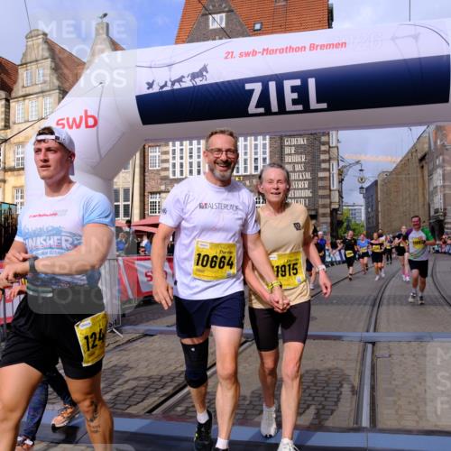 13.09.2026 - 21. swb-Marathon Bremen Tim E. http://msf.ph/oto/10339477 13.09.2026 11:09:37 Ziel 10314, 10556, 10664, 10686, 10694, 10769, 10823, 10981, 10983, 11091, 11225, 11304, 11578, 11764, 11882, 11883, 11914, 11915, 11987, 11995, 12155, 12322, 12491, 12532, 13607 meine-sportfotos.de