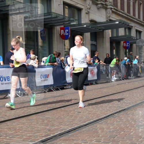 13.09.2026 - 21. swb-Marathon Bremen Strokosch-Dieckow http://msf.ph/oto/10339563 13.09.2026 11:06:32 Ziel 10323, 10378, 10654, 10663, 10795, 10849, 10989, 11066, 11257, 11370, 12124, 12146, 12219, 12249, 10376, 10654, 10681, 10682, 10849, 10852, 10853, 11021, 11028, 11240, 11340, 11374, 11432, 11460, 11690, 11729, 11849, 12217, 12479, 12485 meine-sportfotos.de