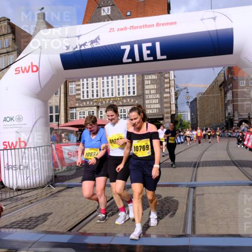 13.09.2026 - 21. swb-Marathon Bremen Tim E. http://msf.ph/oto/10339648 13.09.2026 11:09:43 Ziel 10424, 10556, 10664, 10686, 10694, 10769, 10823, 10981, 10983, 11192, 11225, 11764, 11882, 11883, 11914, 11915, 11995, 12322, 12474, 12491, 12532, 13607 meine-sportfotos.de