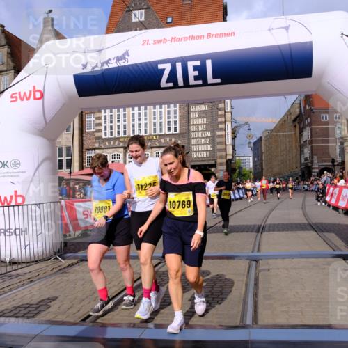 13.09.2026 - 21. swb-Marathon Bremen Tim E. http://msf.ph/oto/10339660 13.09.2026 11:09:43 Ziel 10424, 10556, 10664, 10686, 10694, 10769, 10823, 10981, 10983, 11192, 11225, 11764, 11882, 11883, 11914, 11915, 11995, 12322, 12474, 12491, 12532, 13607 meine-sportfotos.de
