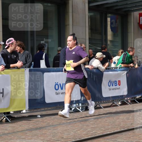 13.09.2026 - 21. swb-Marathon Bremen Strokosch-Dieckow http://msf.ph/oto/10339689 13.09.2026 11:06:45 Ziel 10156, 10360, 10378, 10663, 11100, 11257, 11393, 11439, 11600, 11684, 11696, 11822, 11823, 12255, 10323, 10654, 10795, 10849, 10852, 10853, 10989, 11021, 11028, 11066, 11240, 11370, 12124, 12146, 12217, 12219, 12249, 12485 meine-sportfotos.de