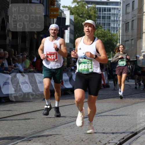 13.09.2026 - 21. swb-Marathon Bremen Strokosch-Dieckow http://msf.ph/oto/10339778 13.09.2026 13:26:06 Ziel 150, 191, 1163, 1458, 1647, 1752, 2033, 2421, 2708, 2781, 2987, 3124, 3186, 3722, 3806, 4161, 4411, 4439, 4717, 4842, 4927, 5013, 5139, 5622, 5703, 6135, 7638, 7780, 8271, 8597, 8890, 9440, 1896, 2434, 2658, 3983, 4723, 4724, 5854, 5906, 5934, 6230, 6639, 6886, 8635, 8817 meine-sportfotos.de