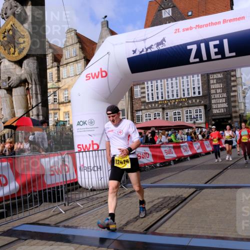 13.09.2026 - 21. swb-Marathon Bremen Tim E. http://msf.ph/oto/10339783 13.09.2026 11:09:48 Ziel 10234, 10386, 10417, 10424, 10556, 10664, 10694, 10712, 10769, 10785, 10823, 10981, 11192, 11225, 11882, 11883, 11914, 11915, 11937, 11995, 12322, 12409, 12474, 12532 meine-sportfotos.de