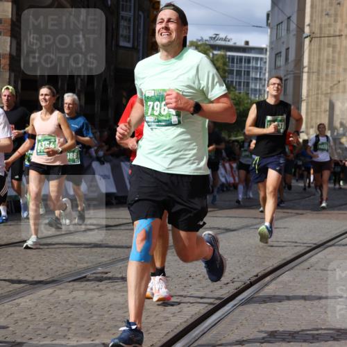 13.09.2026 - 21. swb-Marathon Bremen Strokosch-Dieckow http://msf.ph/oto/10339838 13.09.2026 13:31:46 Ziel 922, 1600, 1627, 2244, 2602, 2707, 3152, 3343, 3392, 3396, 3579, 3859, 4258, 4273, 4477, 4692, 4889, 5375, 5504, 5720, 5765, 5979, 6039, 6147, 6581, 6968, 6971, 7001, 7032, 7296, 7812, 8035, 8042, 8205, 8239, 8339, 8342, 8364, 8495, 8522, 8726, 9147, 9155, 9293, 9822, 9903, 13066, 578, 846, 2934, 3205, 3278, 3946, 4030, 4979, 4998, 5158, 5325, 6116, 6354, 7242, 7526, 7790, 8048, 8247, 8610, 8970, 9016, 9188, 9640, 9785 meine-sportfotos.de