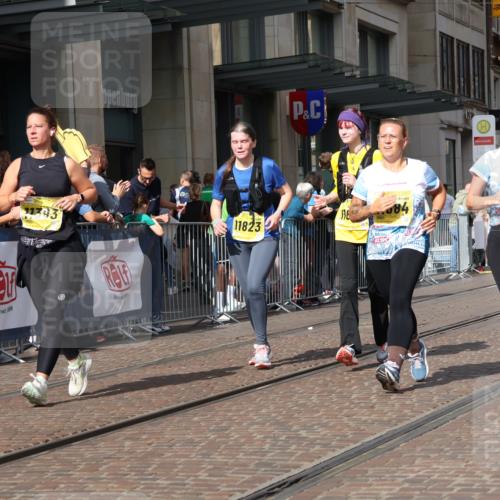 13.09.2026 - 21. swb-Marathon Bremen Strokosch-Dieckow http://msf.ph/oto/10339957 13.09.2026 11:06:58 Ziel 10156, 10205, 10360, 10488, 10695, 10748, 11100, 11123, 11246, 11393, 11417, 11439, 11600, 11684, 11696, 11759, 11767, 11822, 11823, 11865, 11917, 12020, 12173, 12210, 12255, 12266, 12536, 10323, 10378, 10663, 10795, 10989, 11066, 11257, 11370, 12124, 12146, 12219, 12249 meine-sportfotos.de