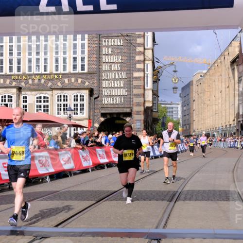 13.09.2026 - 21. swb-Marathon Bremen Tim E. http://msf.ph/oto/10340094 13.09.2026 11:10:03 Ziel 10234, 10386, 10417, 10424, 10645, 10696, 10712, 10737, 10785, 10990, 10991, 11192, 11383, 11437, 11441, 11937, 12409, 12449 meine-sportfotos.de