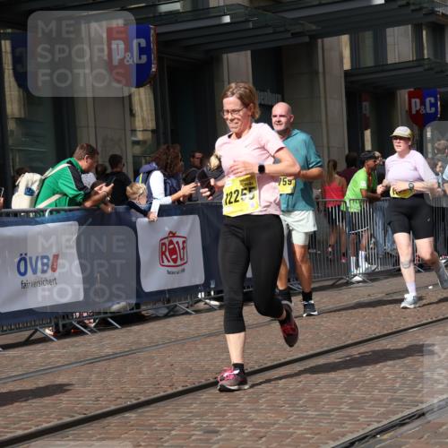 13.09.2026 - 21. swb-Marathon Bremen Strokosch-Dieckow http://msf.ph/oto/10340157 13.09.2026 11:07:04 Ziel 10138, 10205, 10279, 10280, 10488, 10501, 10505, 10695, 10748, 11100, 11123, 11246, 11393, 11417, 11600, 11696, 11759, 11767, 11822, 11823, 11865, 11899, 11917, 12020, 12173, 12210, 12255, 12266, 12277, 12419, 12536, 10156, 10360, 10378, 10663, 11066, 11100, 11257, 11370, 11439, 11684, 12124, 12219, 12249 meine-sportfotos.de