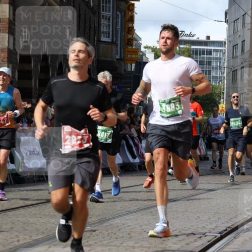 13.09.2026 - 21. swb-Marathon Bremen Strokosch-Dieckow http://msf.ph/oto/10340174 13.09.2026 13:26:16 Ziel 150, 1163, 1647, 2033, 2062, 2666, 2708, 2781, 2987, 3248, 3516, 3722, 4067, 4161, 4411, 4476, 4842, 5013, 5558, 5622, 5701, 6135, 6605, 7638, 7780, 8271, 8361, 8592, 9266, 9794, 1368, 1649, 2434, 2658, 3603, 3983, 5747, 5992, 6230, 6639, 7626, 8817, 9260, 13195 meine-sportfotos.de