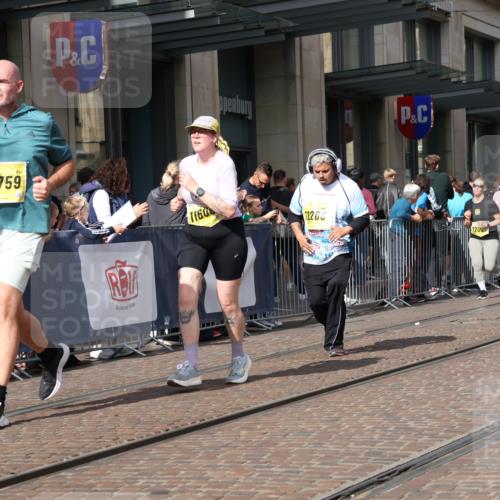 13.09.2026 - 21. swb-Marathon Bremen Strokosch-Dieckow http://msf.ph/oto/10340209 13.09.2026 11:07:06 Ziel 10138, 10205, 10279, 10280, 10488, 10501, 10505, 10695, 10748, 11123, 11246, 11393, 11417, 11600, 11696, 11759, 11767, 11822, 11823, 11865, 11899, 11917, 12020, 12173, 12210, 12255, 12266, 12277, 12419, 12536, 10156, 10360, 10378, 10663, 11066, 11100, 11257, 11370, 11393, 11439, 11684, 12124, 12219, 12249 meine-sportfotos.de