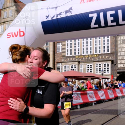 13.09.2026 - 21. swb-Marathon Bremen Tim E. http://msf.ph/oto/10340217 13.09.2026 11:10:09 Ziel 10299, 10435, 10645, 10696, 10737, 10990, 10991, 11119, 11383, 11437, 11441, 12449 meine-sportfotos.de