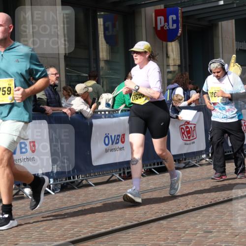 13.09.2026 - 21. swb-Marathon Bremen Strokosch-Dieckow http://msf.ph/oto/10340243 13.09.2026 11:07:06 Ziel 10138, 10205, 10279, 10280, 10488, 10501, 10505, 10695, 10748, 11123, 11246, 11393, 11417, 11600, 11696, 11759, 11767, 11822, 11823, 11865, 11899, 11917, 12020, 12173, 12210, 12255, 12266, 12277, 12419, 12536, 10156, 10360, 10378, 10663, 11066, 11100, 11257, 11370, 11393, 11439, 11684, 12124, 12219, 12249 meine-sportfotos.de
