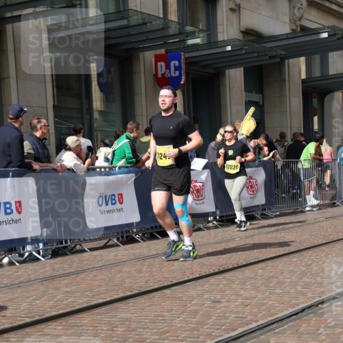 13.09.2026 - 21. swb-Marathon Bremen Strokosch-Dieckow http://msf.ph/oto/10340319 13.09.2026 11:07:09 Ziel 10138, 10205, 10279, 10280, 10363, 10364, 10488, 10501, 10505, 10580, 10695, 10748, 10907, 10935, 11123, 11223, 11246, 11417, 11600, 11759, 11767, 11865, 11899, 11917, 11924, 11934, 12020, 12167, 12168, 12173, 12210, 12266, 12277, 12419, 12536, 10156, 10360, 10378, 10663, 11100, 11257, 11393, 11439, 11600, 11684, 11696, 11822, 11823, 12124, 12249, 12255 meine-sportfotos.de