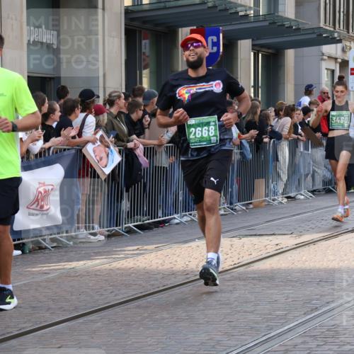 13.09.2026 - 21. swb-Marathon Bremen Strokosch-Dieckow http://msf.ph/oto/10340329 13.09.2026 13:27:17 Ziel 323, 440, 593, 857, 940, 1006, 1373, 1574, 1932, 2345, 2668, 2686, 3013, 3460, 3496, 3521, 3970, 4421, 4496, 4593, 5081, 5220, 5290, 5358, 5557, 5616, 6067, 6306, 7110, 7138, 7358, 8351, 9494, 9727, 13198, 242, 946, 1493, 1494, 2089, 2454, 3273, 3385, 3496, 3527, 4121, 4327, 4397, 4558, 4563, 5689, 6071, 6288, 6776, 7027, 7072, 7849, 8219, 9150, 9159, 9343, 9511, 9760, 9854, 9878, 10112, 10113, 13147 meine-sportfotos.de