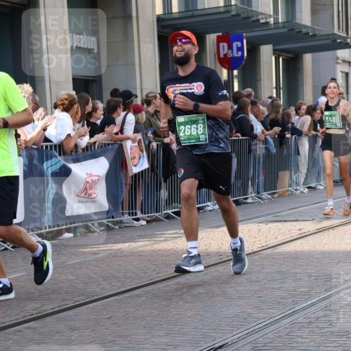 13.09.2026 - 21. swb-Marathon Bremen Strokosch-Dieckow http://msf.ph/oto/10340349 13.09.2026 13:27:17 Ziel 323, 440, 593, 857, 940, 1006, 1373, 1574, 1932, 2345, 2668, 2686, 3013, 3460, 3496, 3521, 3970, 4421, 4496, 4593, 5081, 5220, 5290, 5358, 5557, 5616, 6067, 6306, 7110, 7138, 7358, 8351, 9494, 9727, 13198, 242, 946, 1493, 1494, 2089, 2454, 3273, 3385, 3496, 3527, 4121, 4327, 4397, 4558, 4563, 5689, 6071, 6288, 6776, 7027, 7072, 7849, 8219, 9150, 9159, 9343, 9511, 9760, 9854, 9878, 10112, 10113, 13147 meine-sportfotos.de