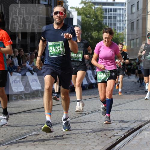 13.09.2026 - 21. swb-Marathon Bremen Strokosch-Dieckow http://msf.ph/oto/10340358 13.09.2026 13:26:20 Ziel 1163, 1647, 1896, 2033, 2062, 2666, 2708, 2987, 3248, 3516, 4067, 4476, 4724, 5013, 5558, 5622, 5701, 5854, 6135, 6605, 6886, 7638, 7780, 8271, 8361, 8592, 8635, 9266, 9794, 1368, 1649, 2658, 3526, 3603, 4077, 5747, 5992, 6639, 7626, 9260, 13195 meine-sportfotos.de