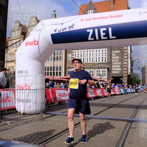 13.09.2026 - 21. swb-Marathon Bremen Tim E. http://msf.ph/oto/10340375 13.09.2026 11:10:19 Ziel 10299, 10435, 10751, 11119, 11383, 11437, 11441, 11933, 12117, 12207 meine-sportfotos.de